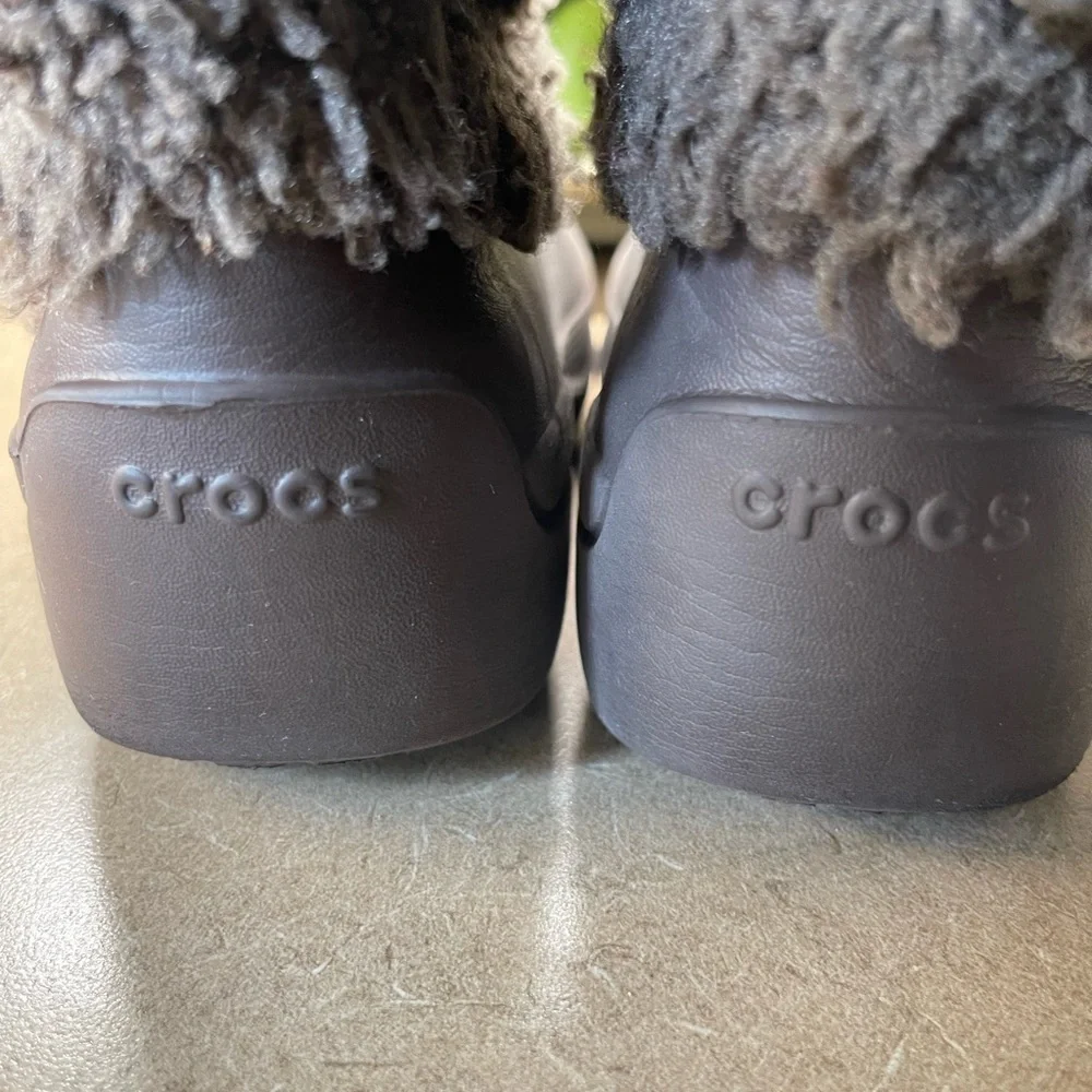 CROCS FOR GIRLS, SHEEPS WOOL CUFF.
